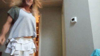 Granny shemale dancing in stockings xxx clip