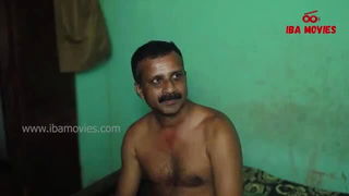 Indian MILF posing seductively porn video